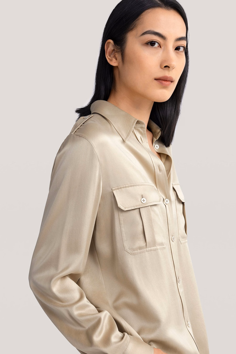 Chemise en soie lavée à la main avec épaulettes