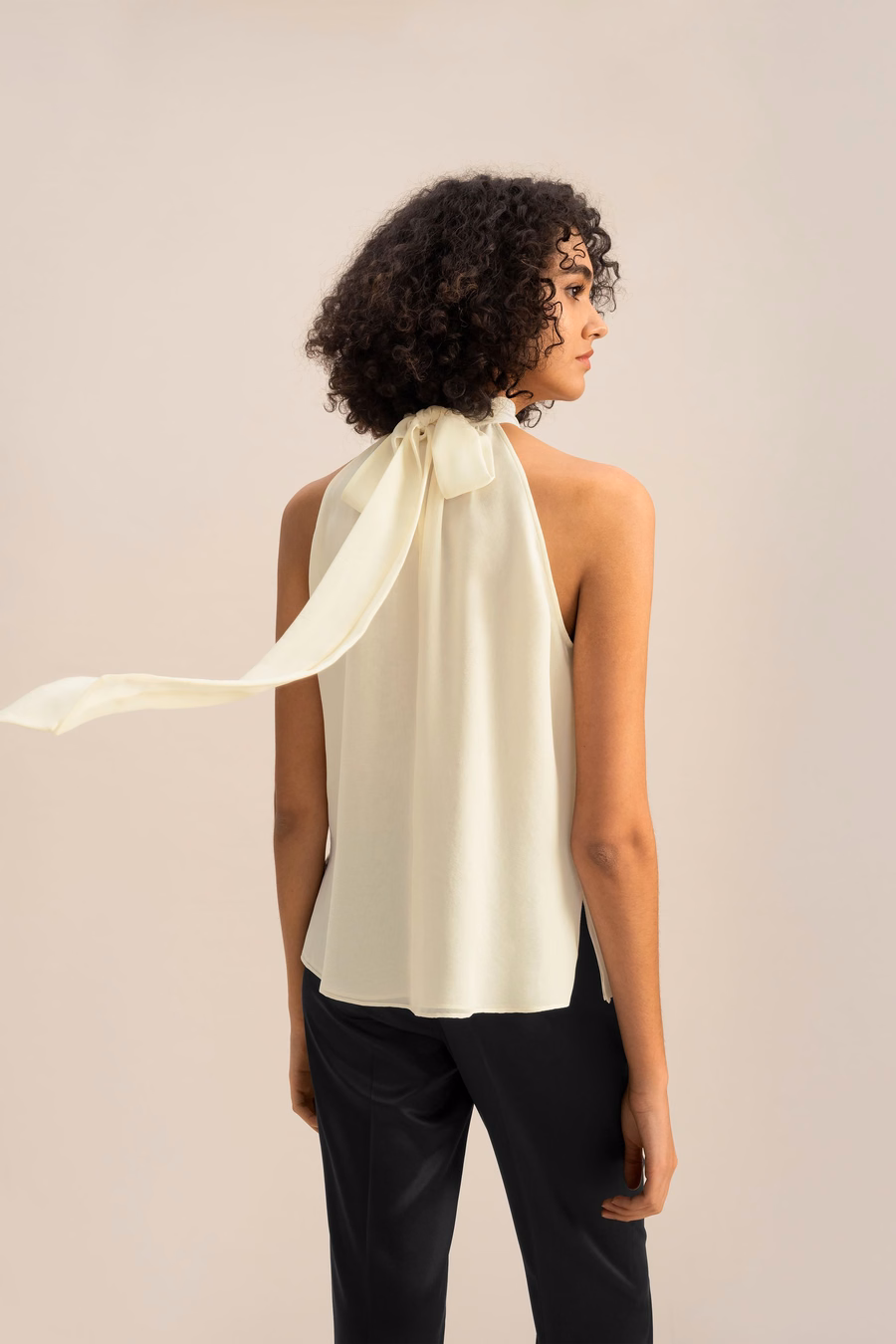 Haut à col halter en georgette de soie