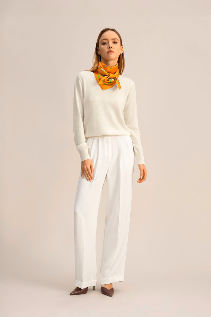 Pantalons larges plissés en soie dense intemporelle