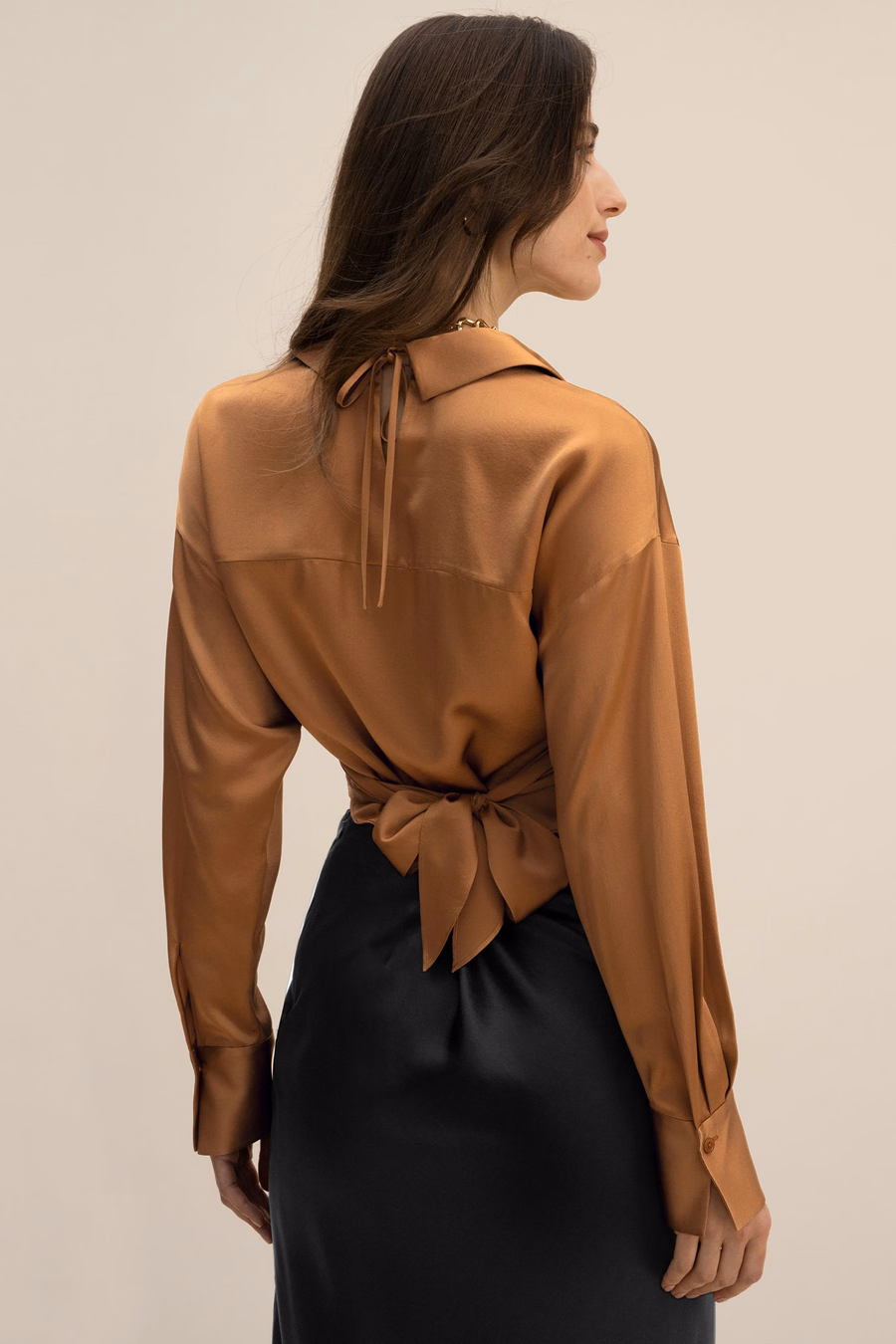 Chemise cropped enveloppante