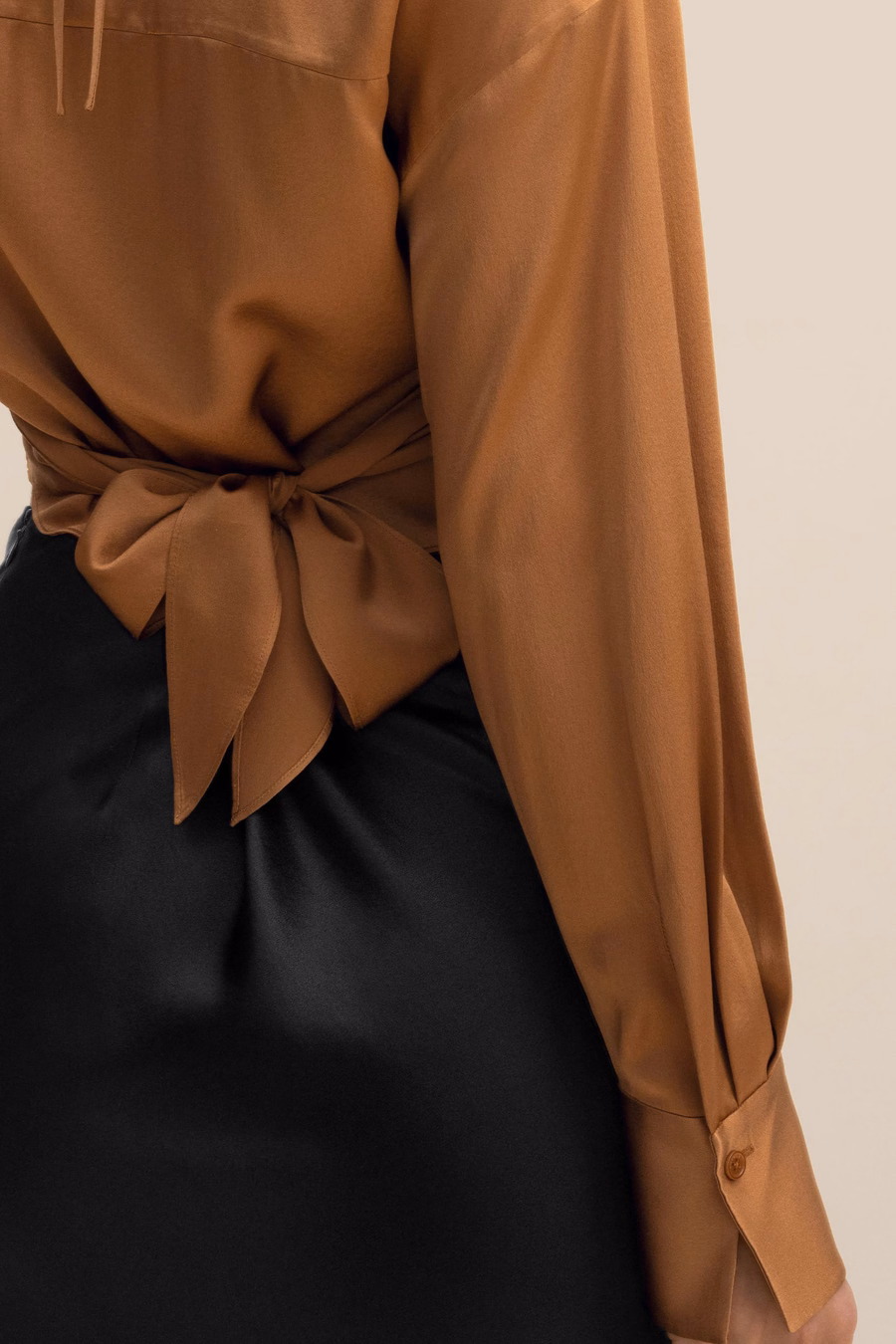 Chemise cropped enveloppante