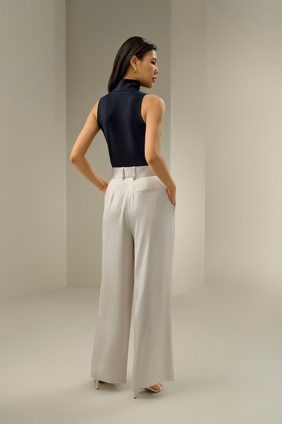 Pantalon large à taille haute en soie dense