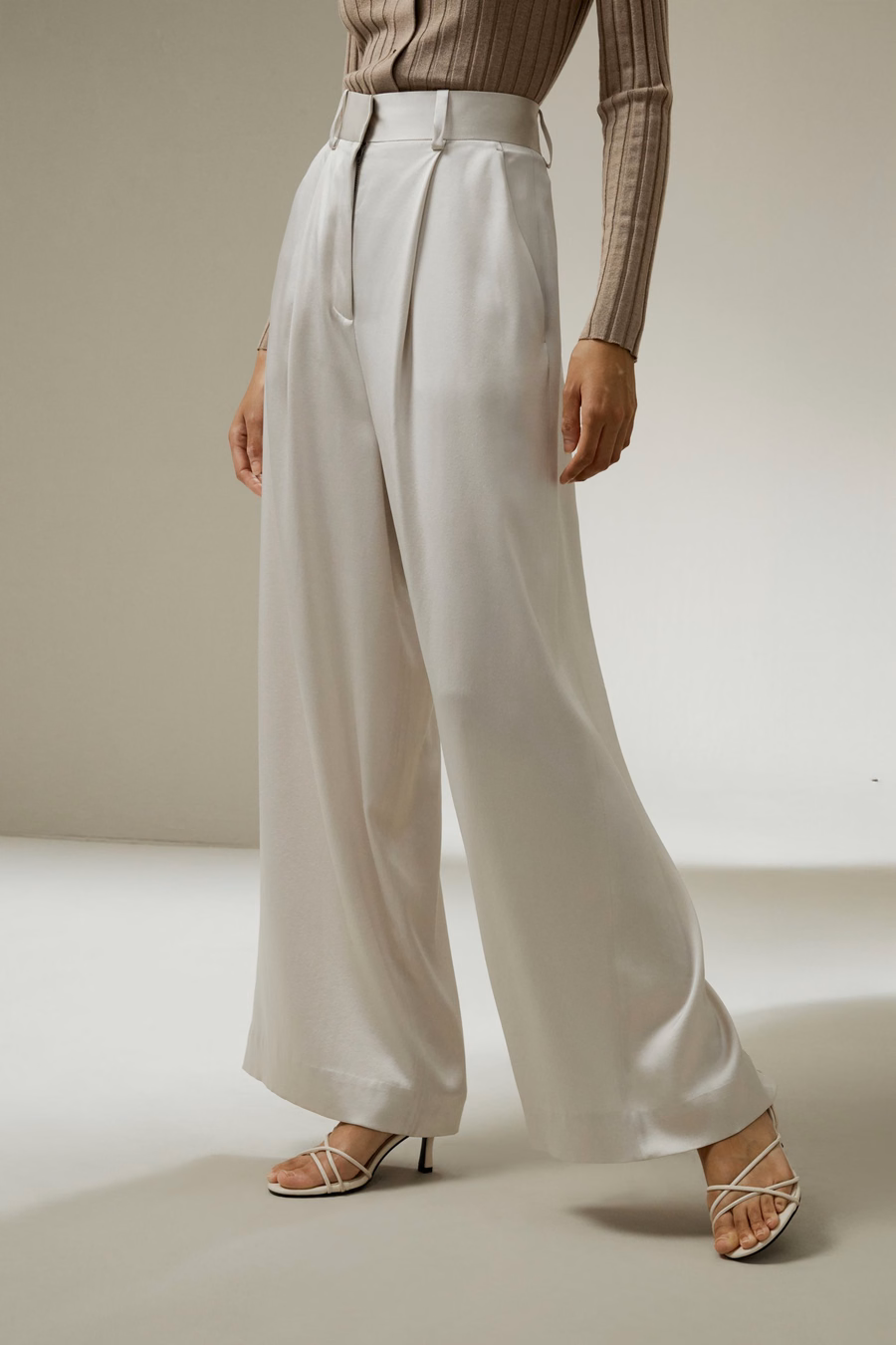 Pantalon large à taille haute en soie dense