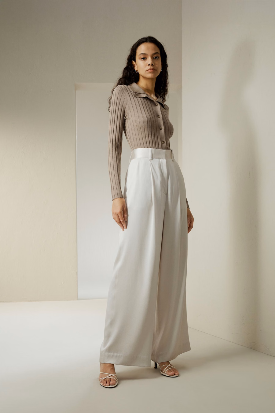 Pantalon large à taille haute en soie dense