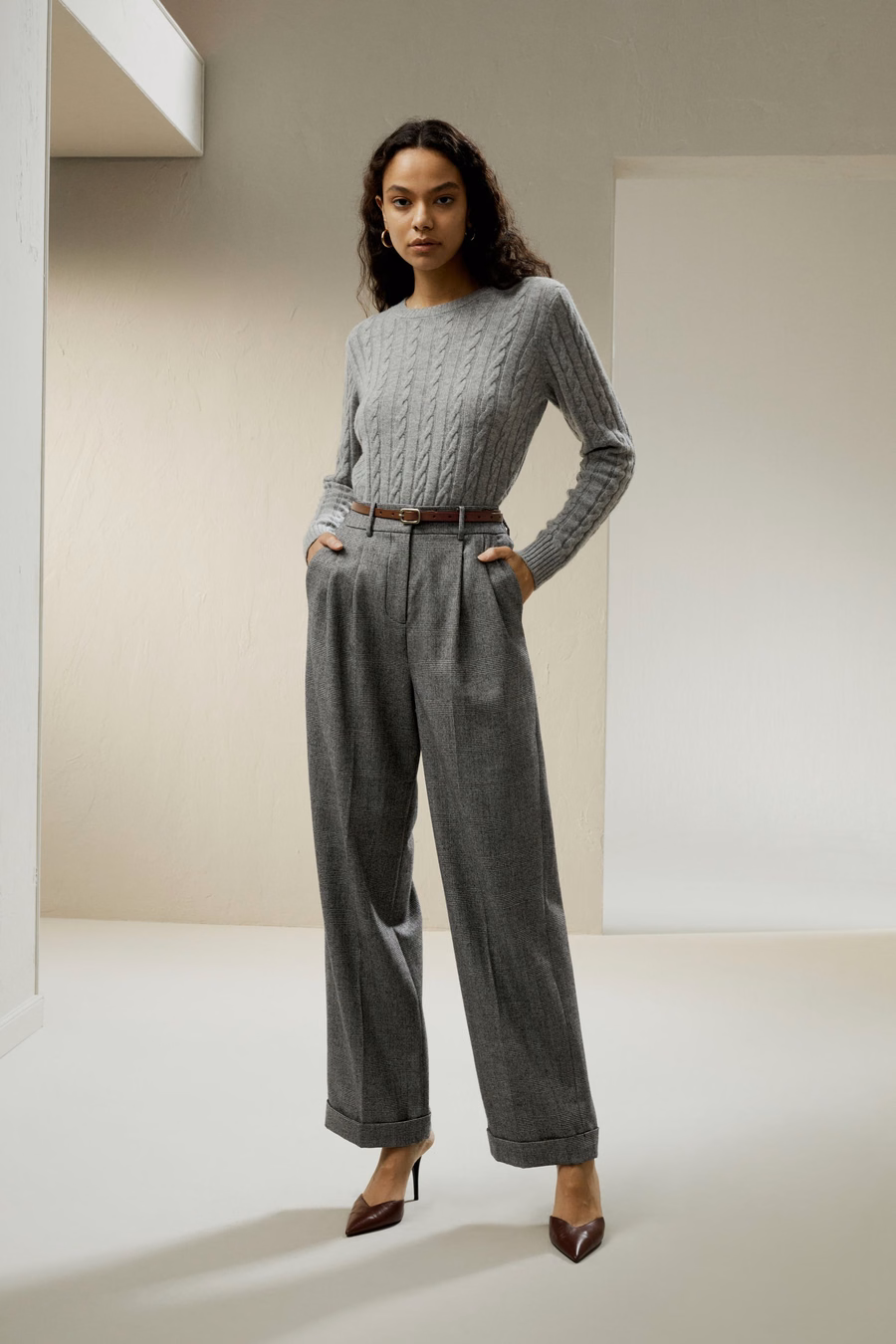Pull classique en maille torsadée avec bords côtelés