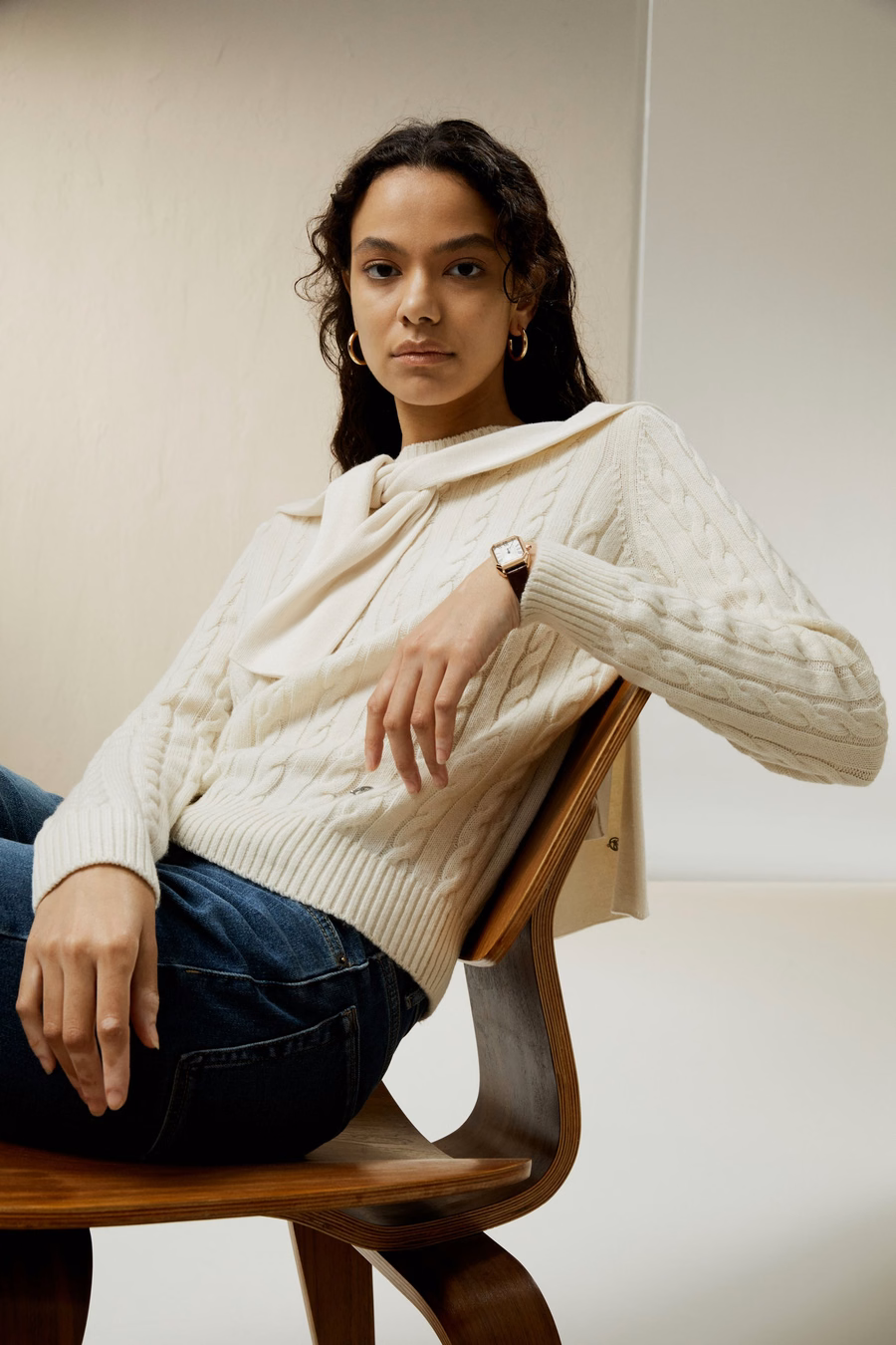 Pull classique en maille torsadée avec bords côtelés
