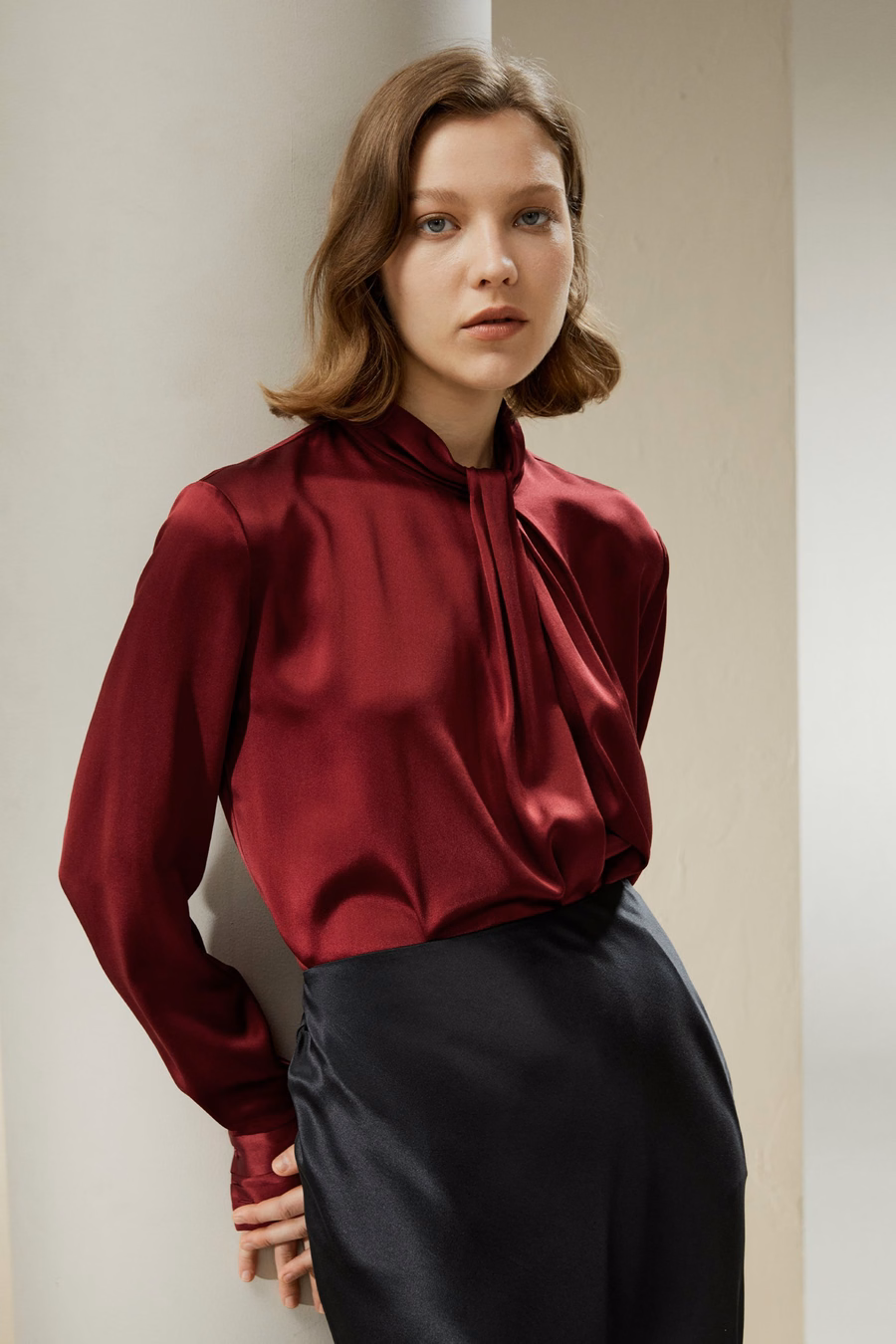 Chemise à plis embellis asymétriques