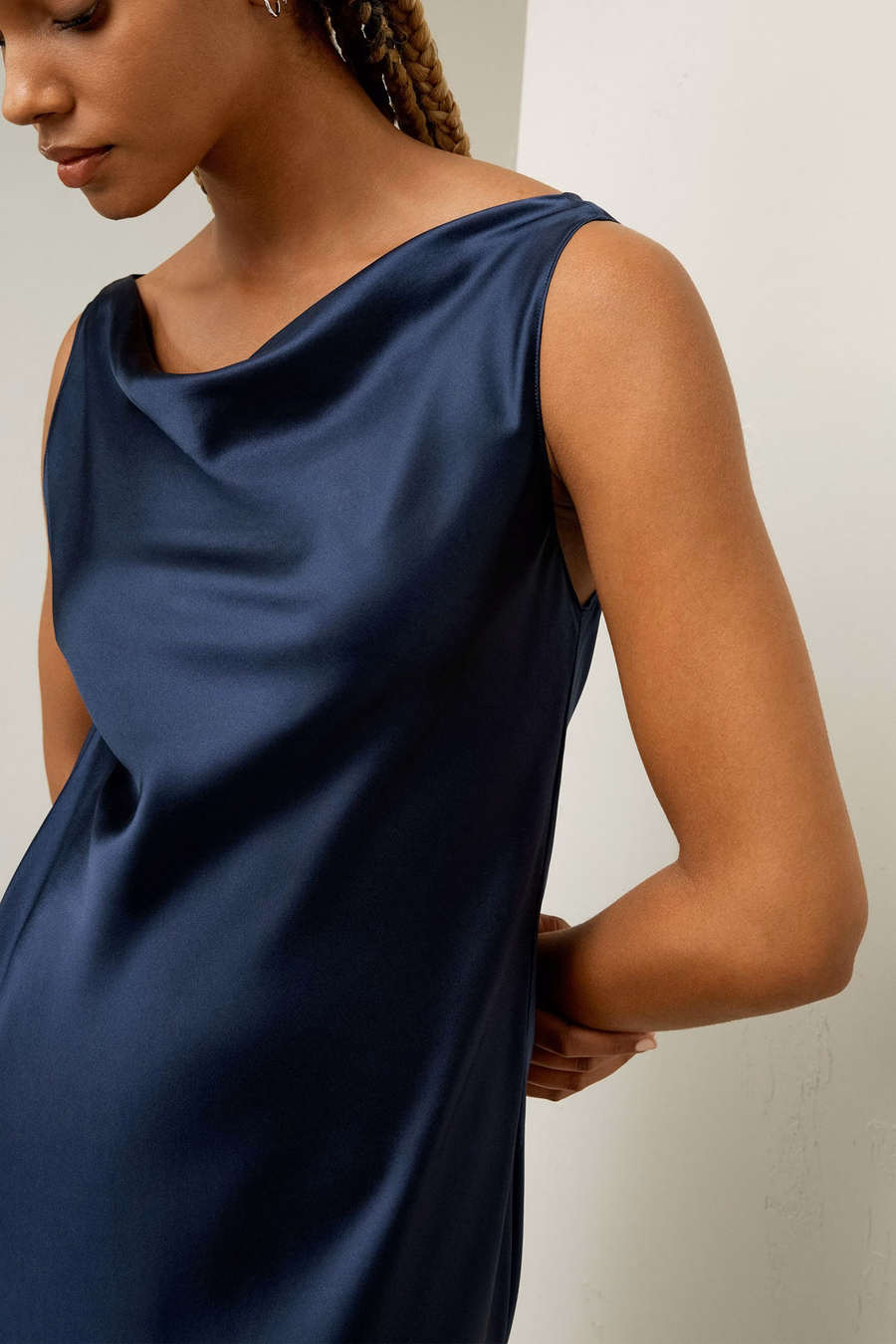 Robe midi en soie à col bénitier