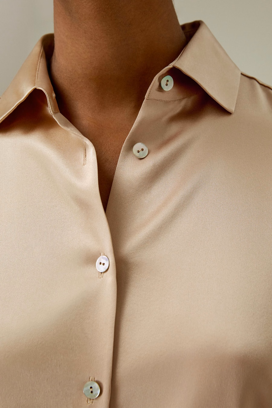 Chemise en Soie à Col Élargi