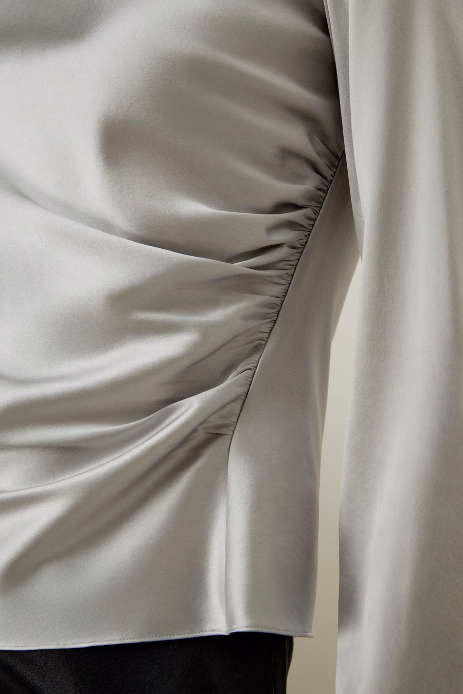 Blouse en soie à vagues obliques