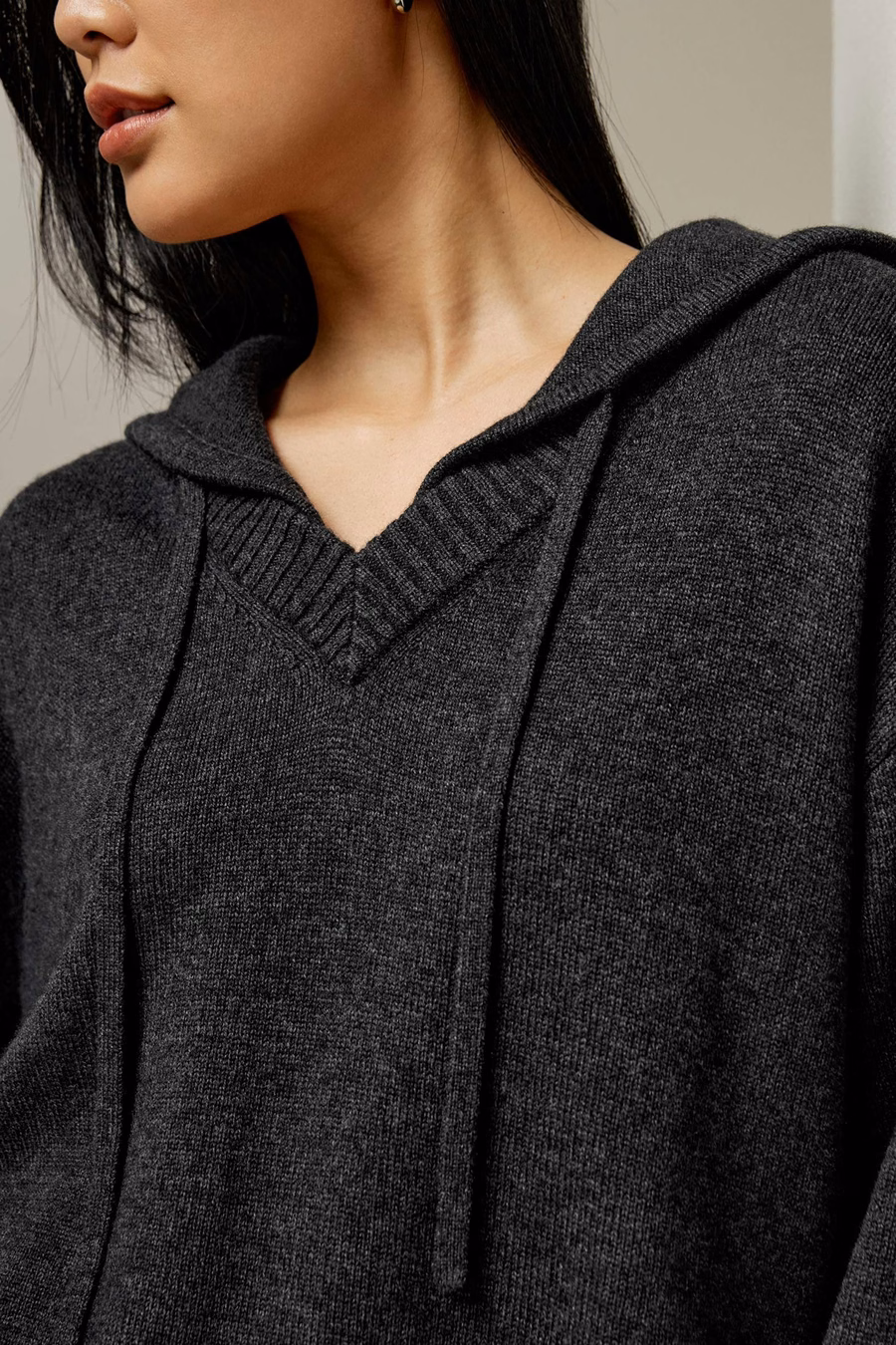 Pull à capuche en mélange de laine et cachemire en V
