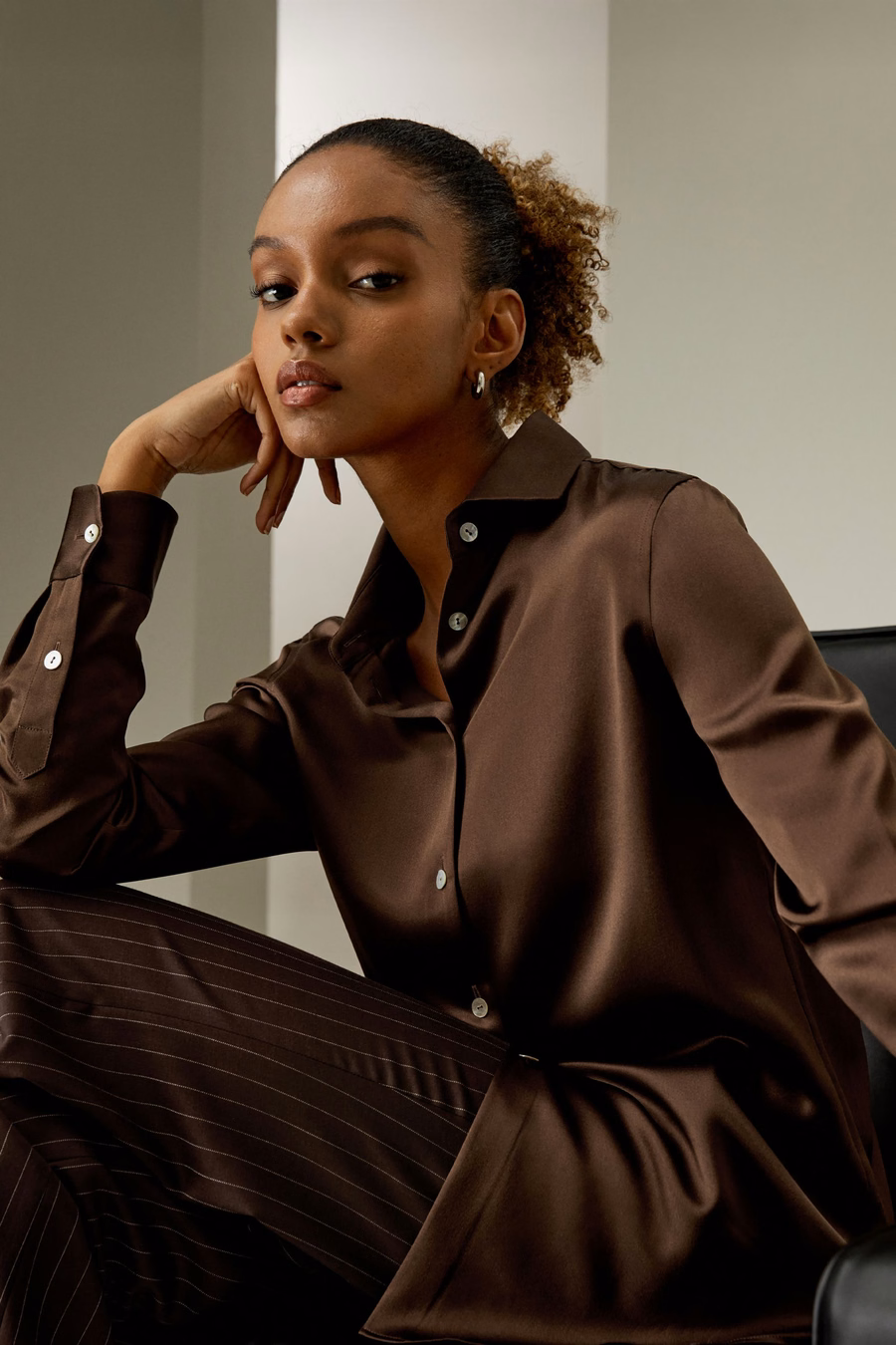 Chemise en Soie à Col Élargi