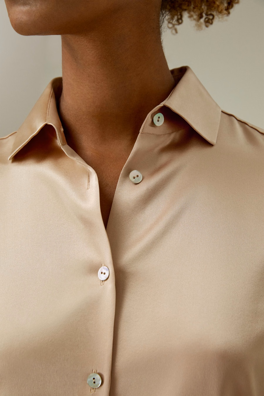 Chemise en Soie à Col Élargi
