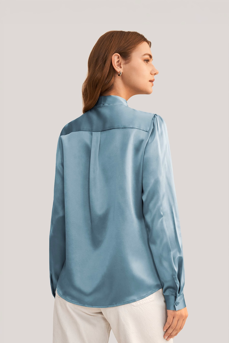 Blouse en soie avec nœud papillon pour femmes