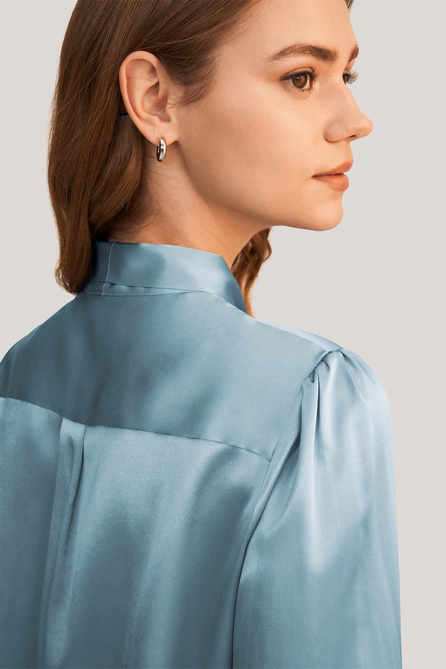 Blouse en soie avec nœud papillon pour femmes