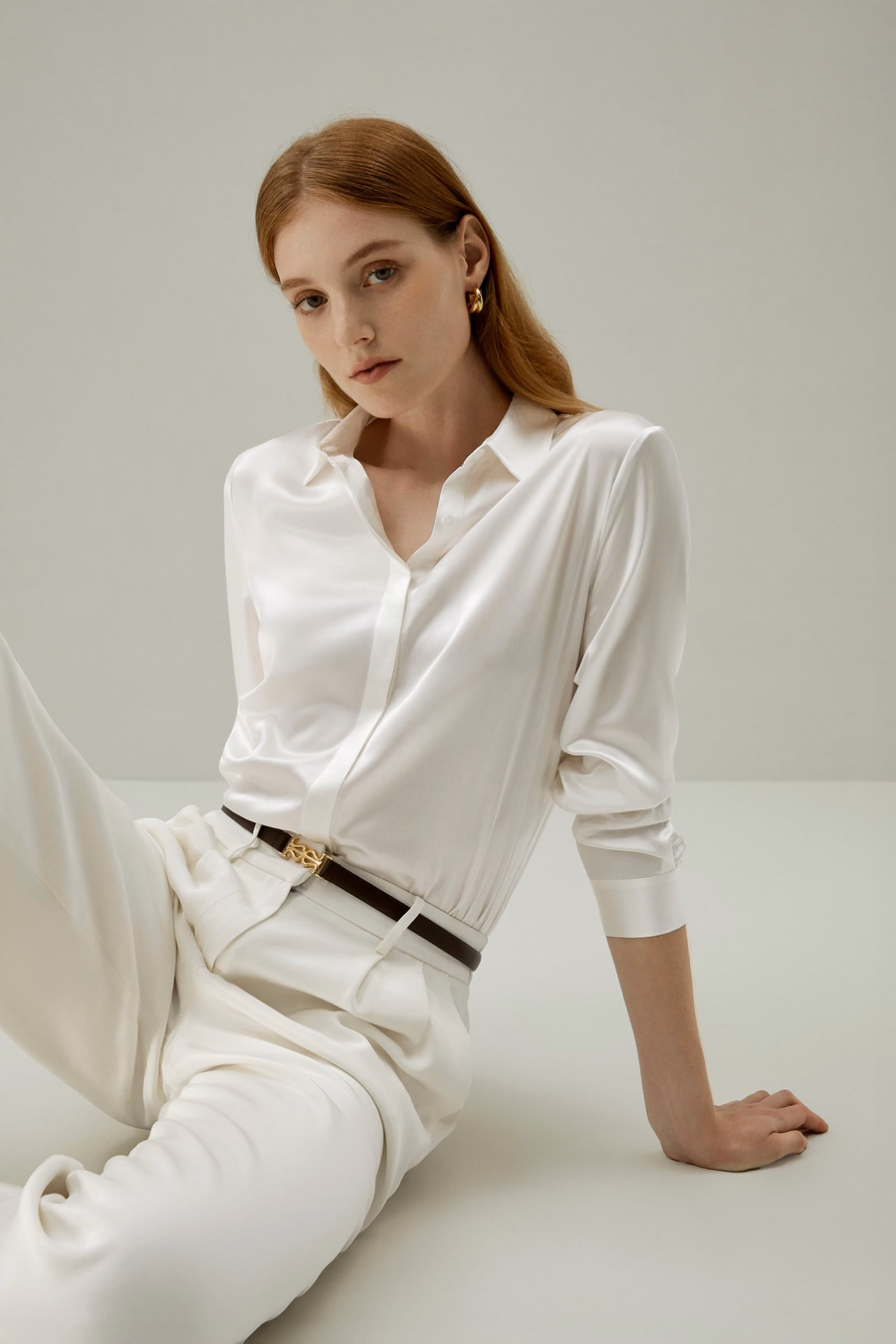Chemise en soie à patte dissimulée