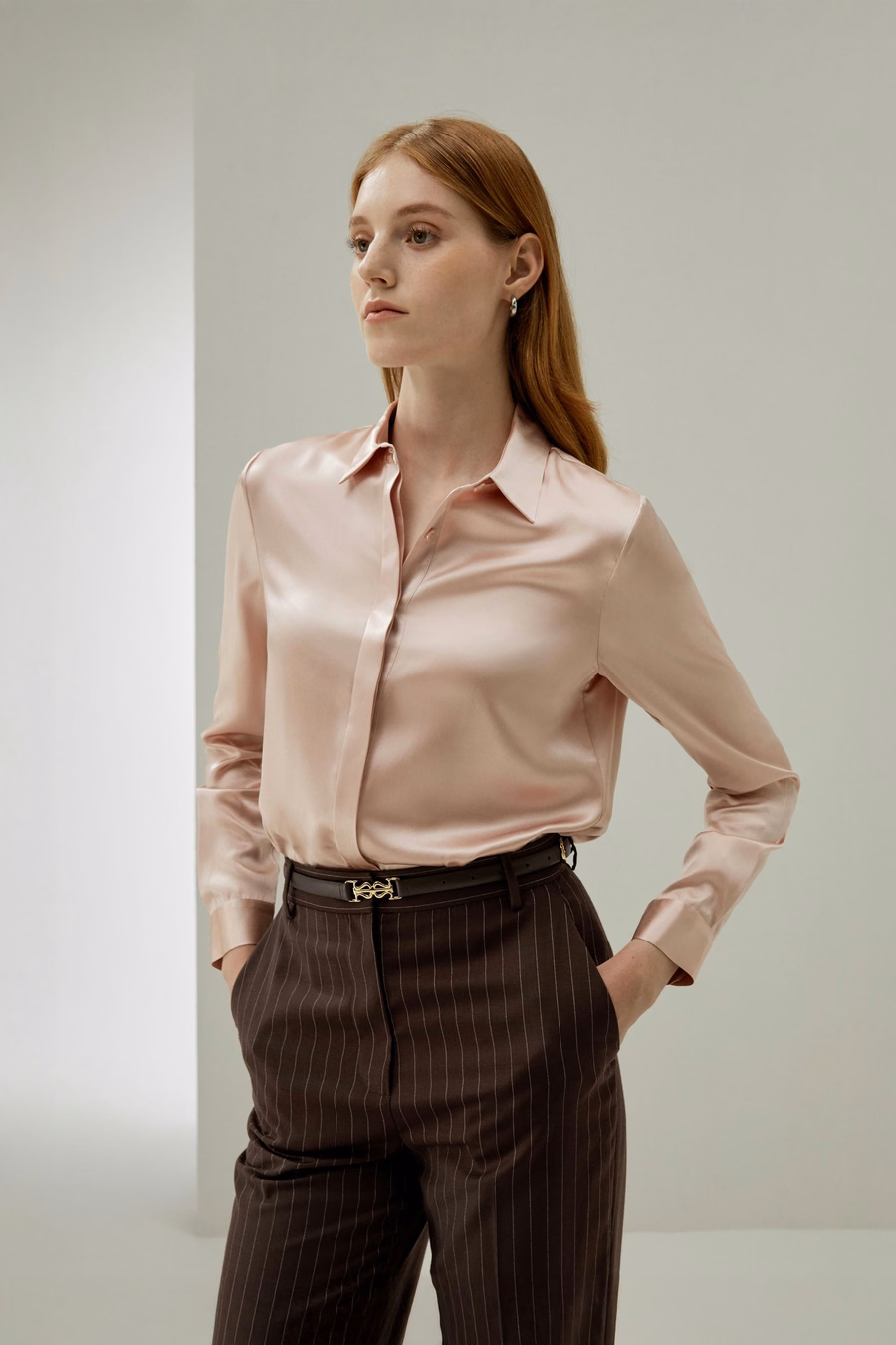 Chemise en soie à patte dissimulée