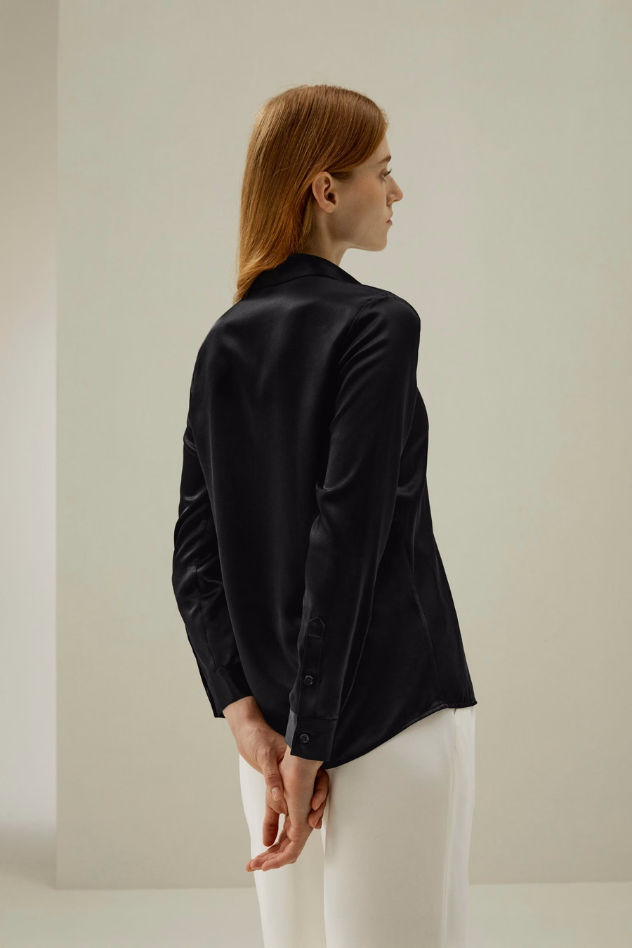 Chemise en soie à patte dissimulée