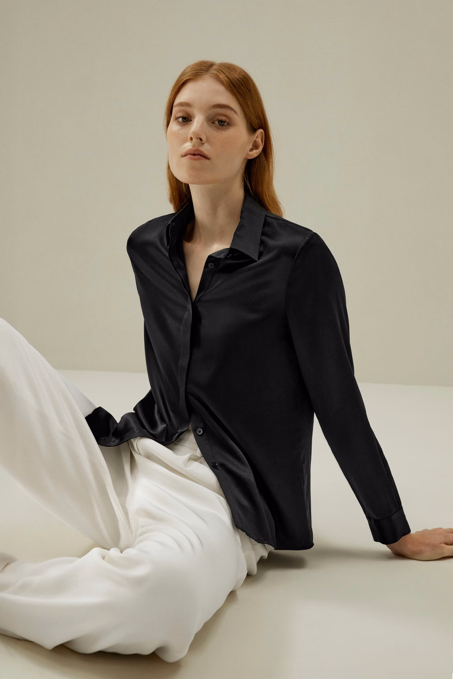 Chemise en soie à patte dissimulée