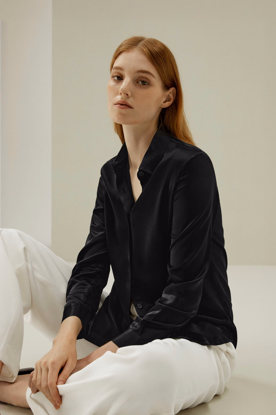 Chemise en soie à patte dissimulée