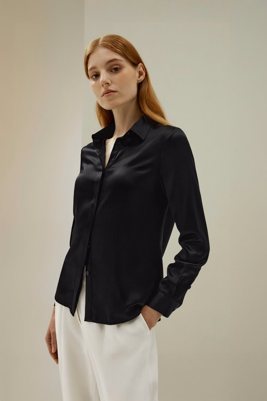 Chemise en soie à patte dissimulée