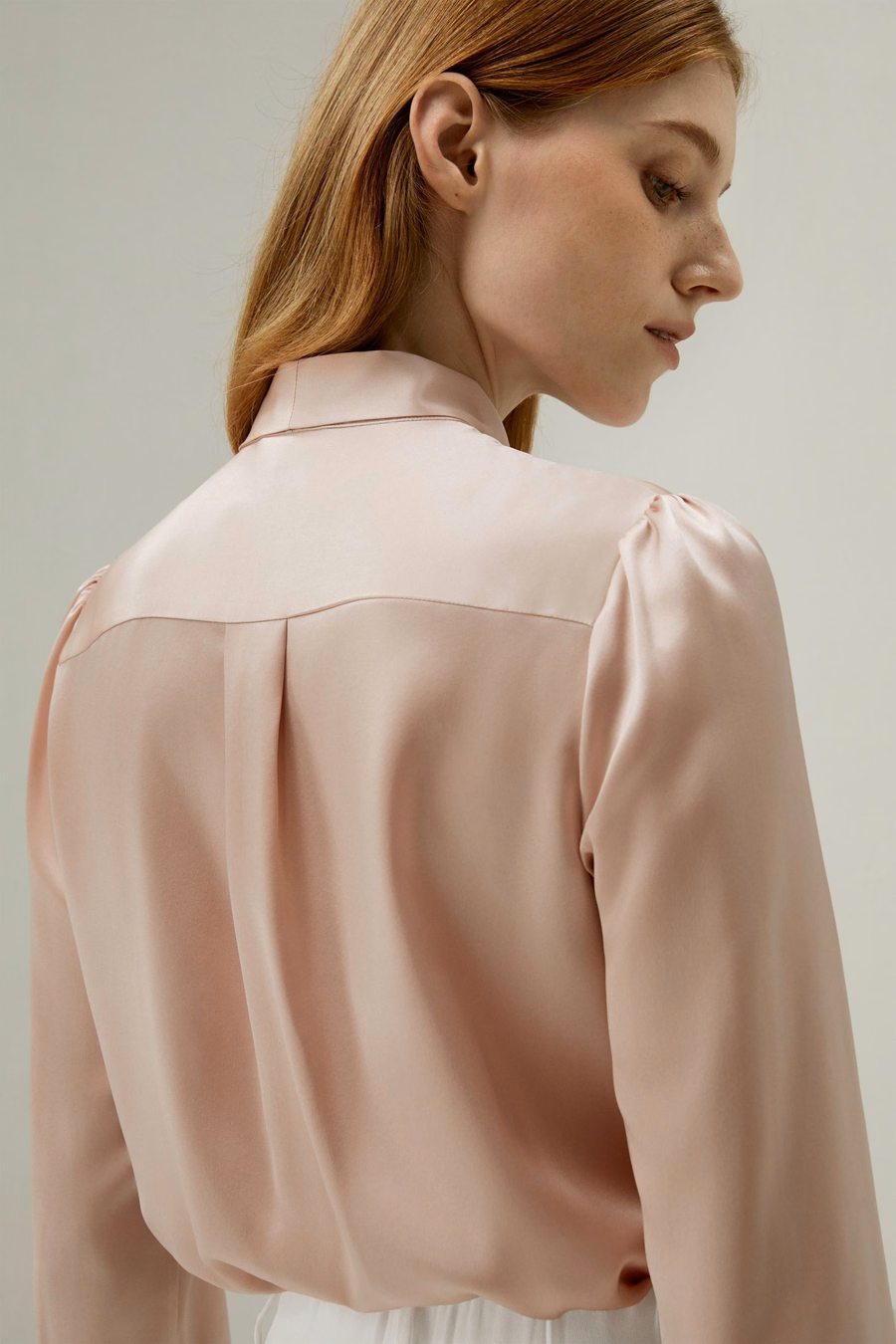 Blouse en soie avec nœud papillon pour femmes