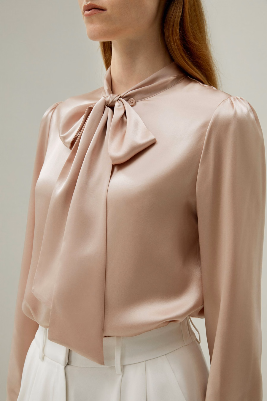 Blouse en soie avec nœud papillon pour femmes