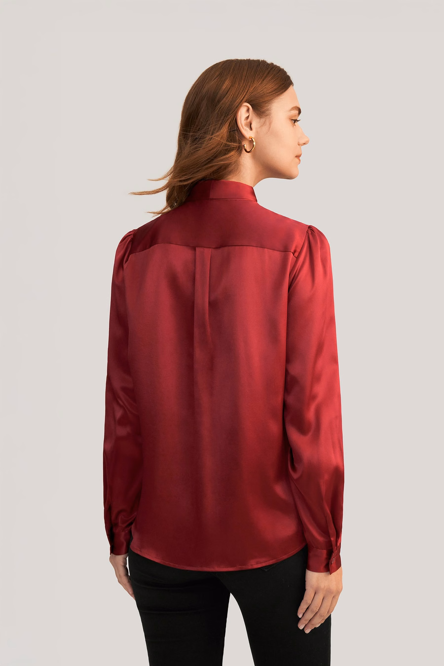 Blouse en soie avec nœud papillon pour femmes