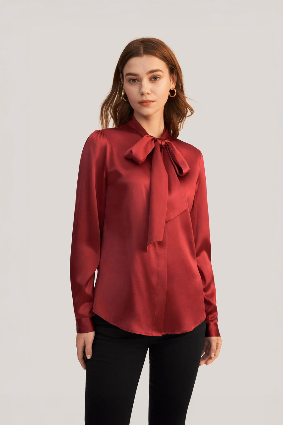 Blouse en soie avec nœud papillon pour femmes