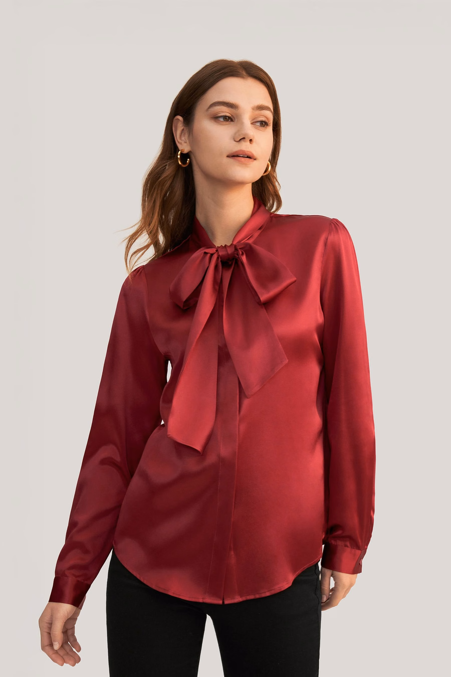 Blouse en soie avec nœud papillon pour femmes