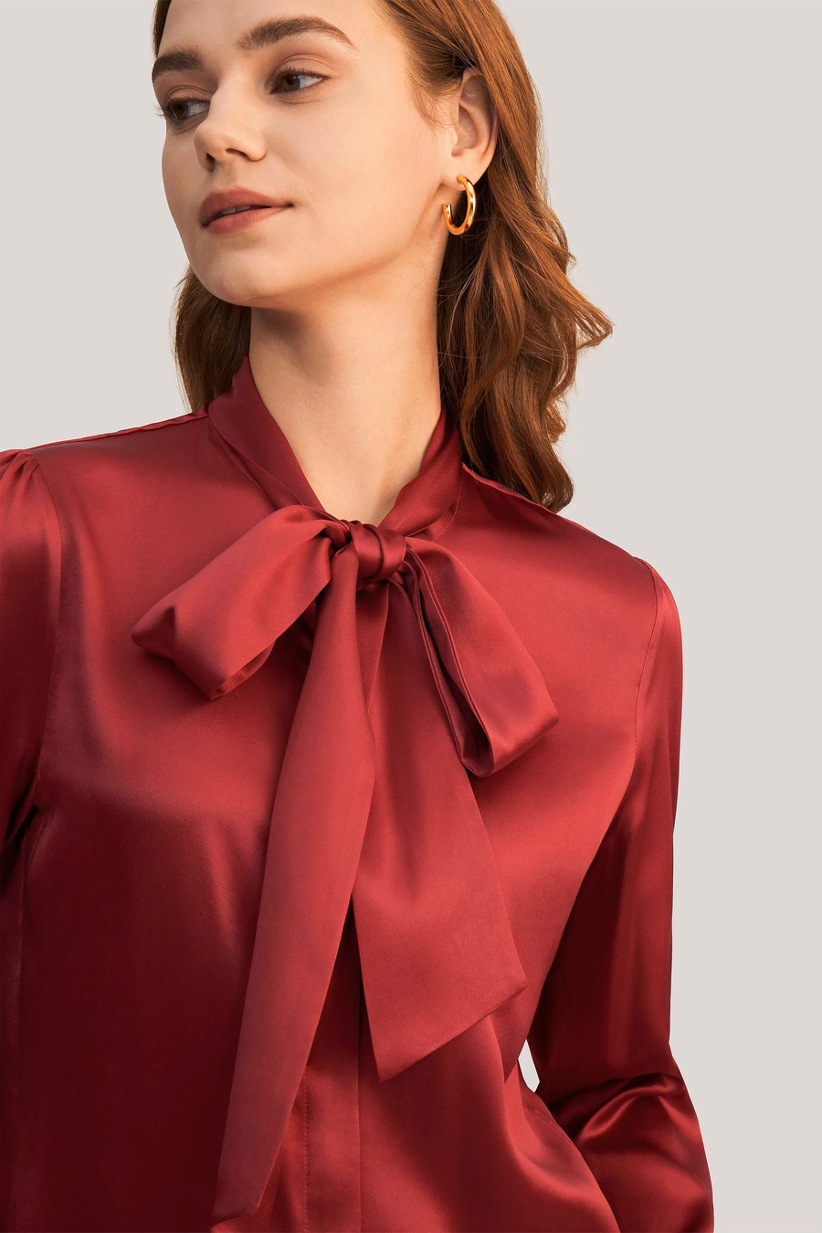 Blouse en soie avec nœud papillon pour femmes