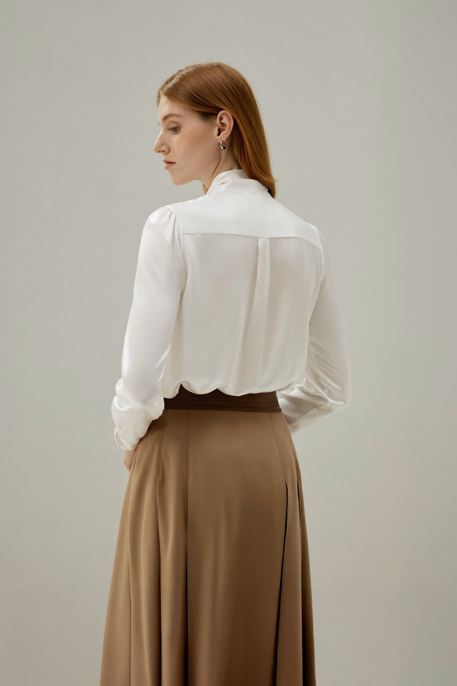 Blouse en soie avec nœud papillon pour femmes
