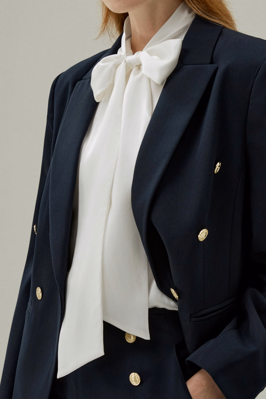 Blouse en soie avec nœud papillon pour femmes