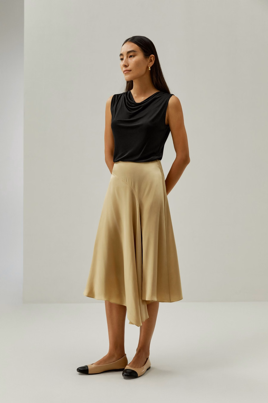 Jupe mi-longue en soie à ourlet asymétrique