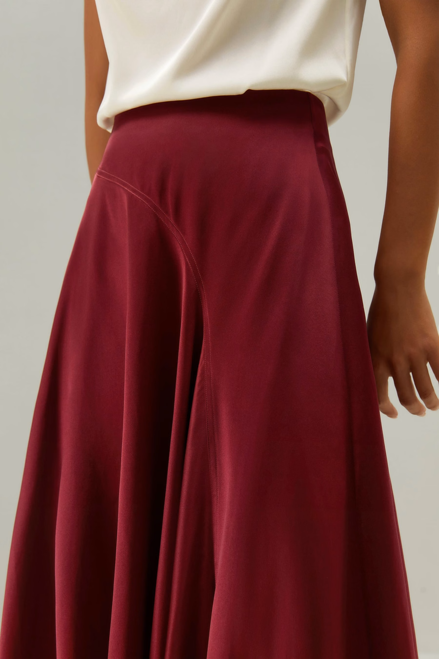 Jupe mi-longue en soie à ourlet asymétrique
