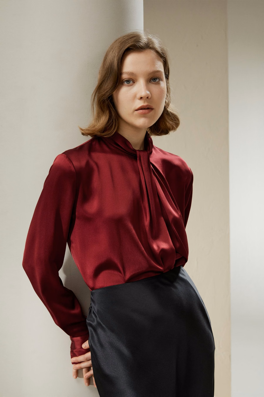 Chemise à plis embellis asymétriques