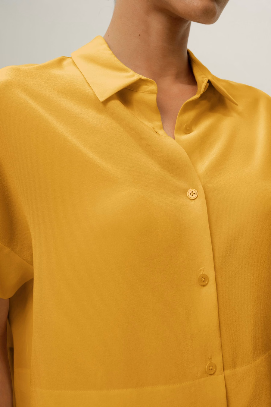 T-shirt en soie à manches courtes décontracté et ample