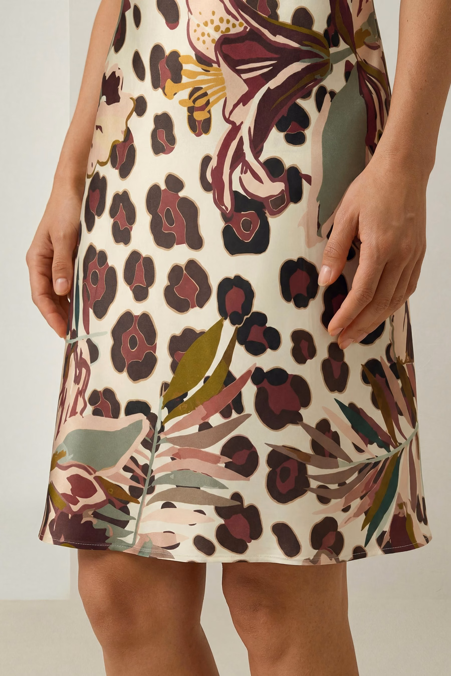 Robe de nuit en soie imprimée féminine courte