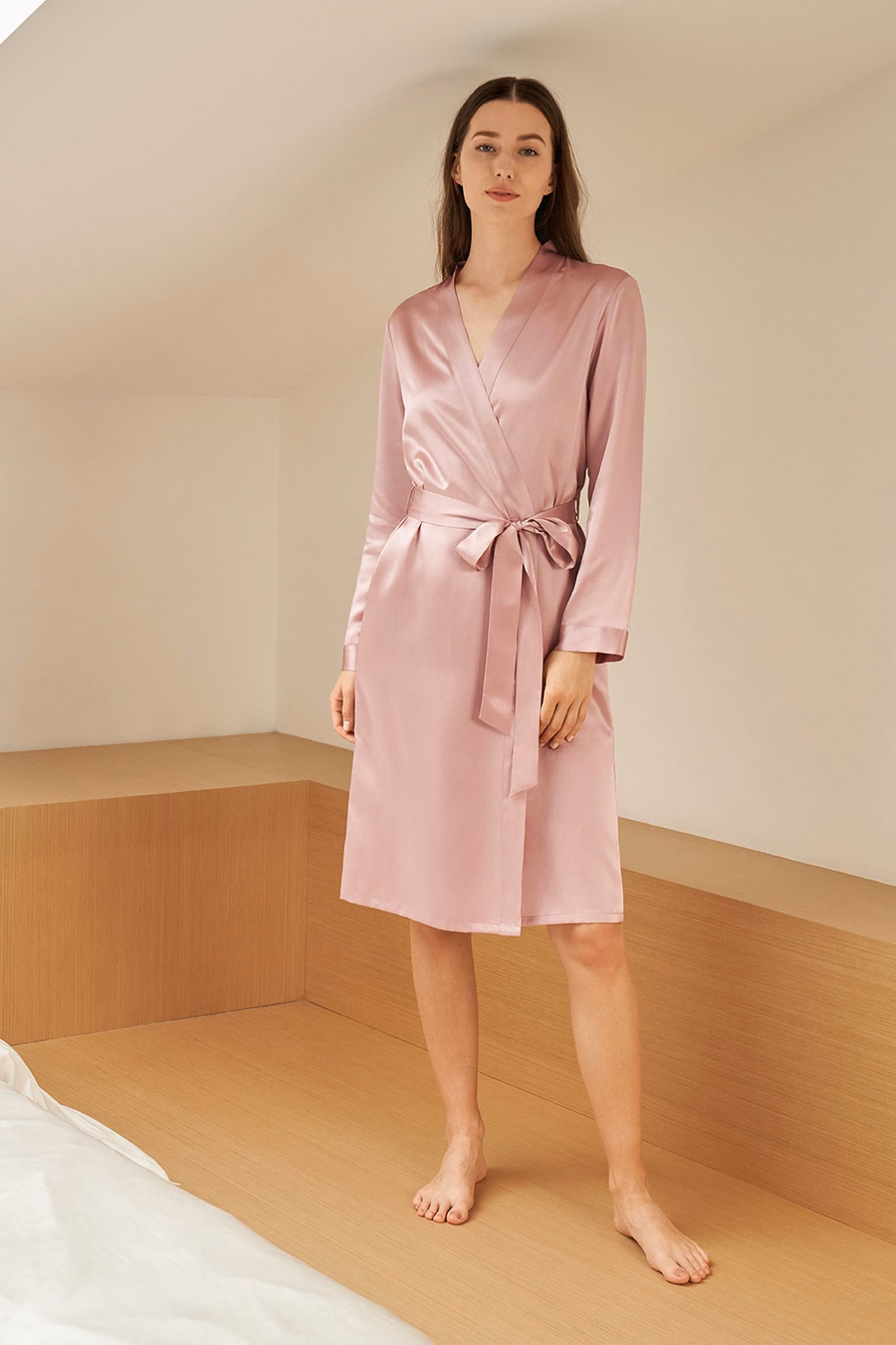 Robe de chambre en soie classique à mi-longueur
