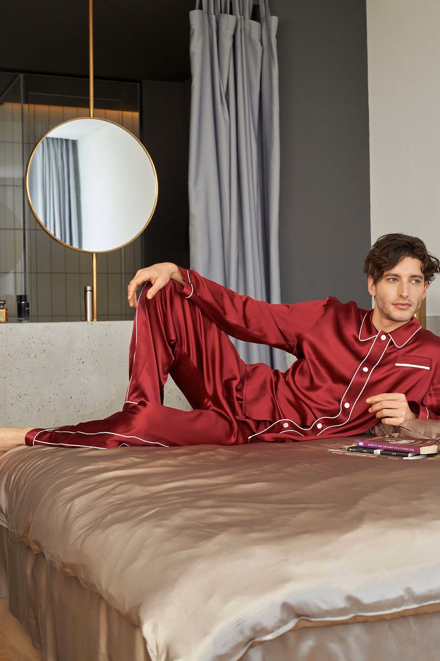 Ensemble de pyjama en soie unique avec passepoil à double rangée