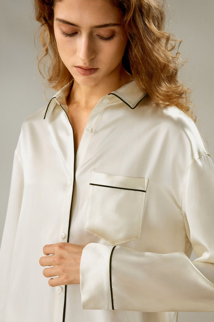 Ensemble de Pyjama à Bouton avec Piping Contrasté et Longueur Complète