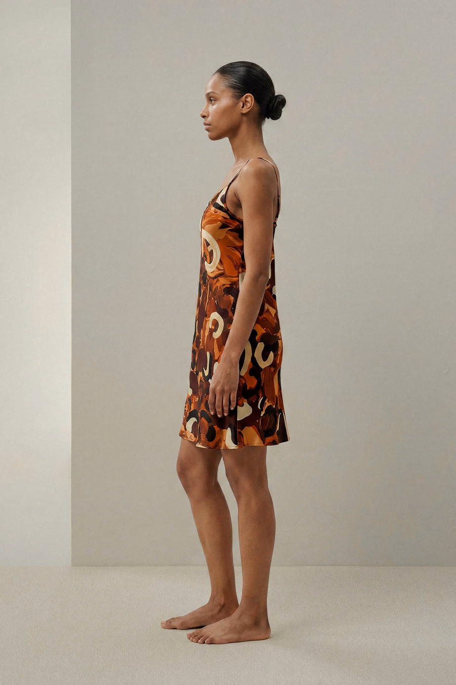 Robe de nuit en soie imprimée féminine courte