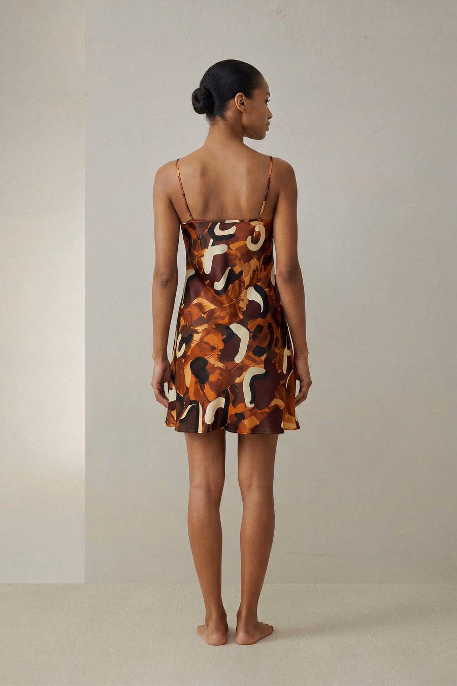 Robe de nuit en soie imprimée féminine courte