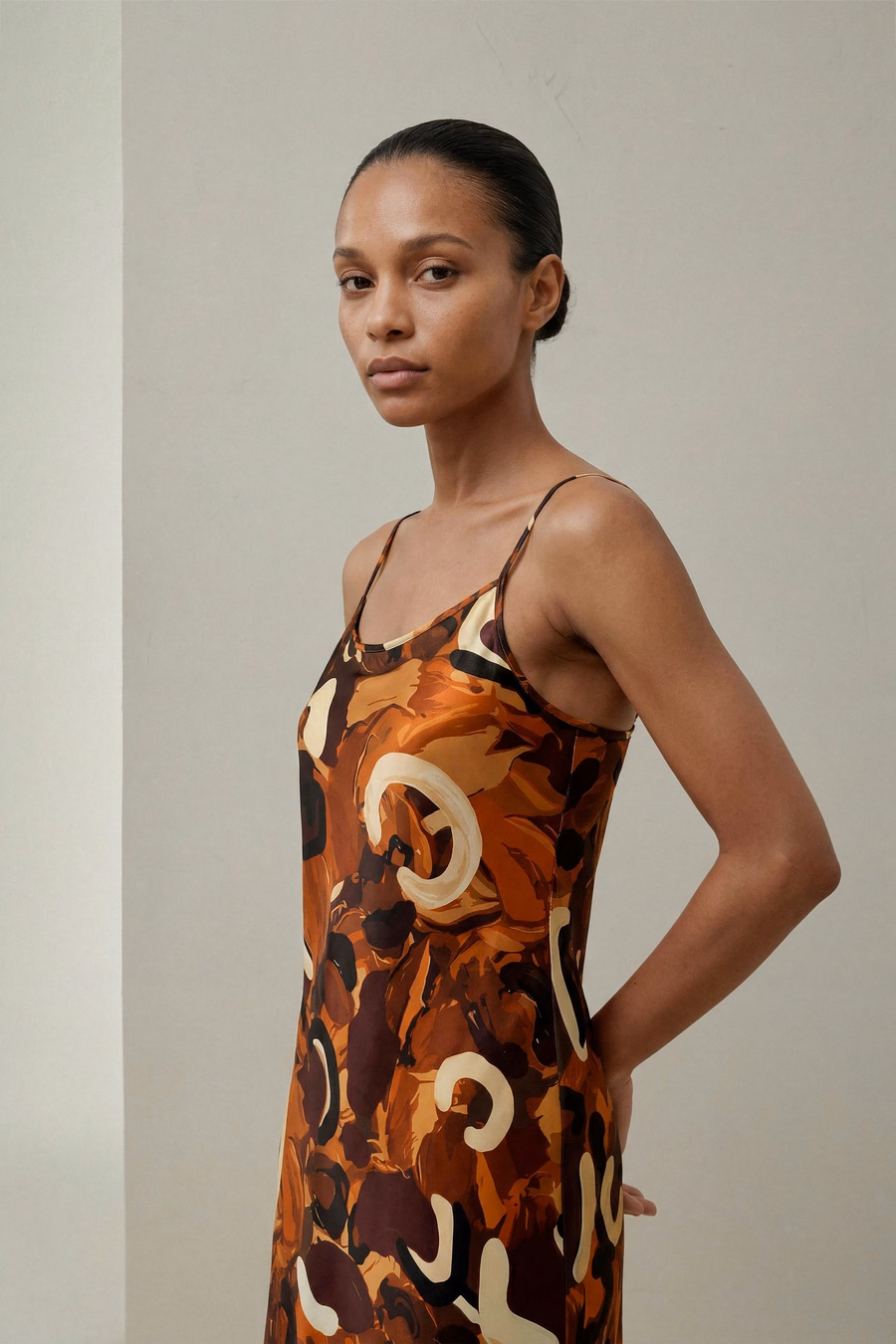 Robe de nuit en soie imprimée féminine courte