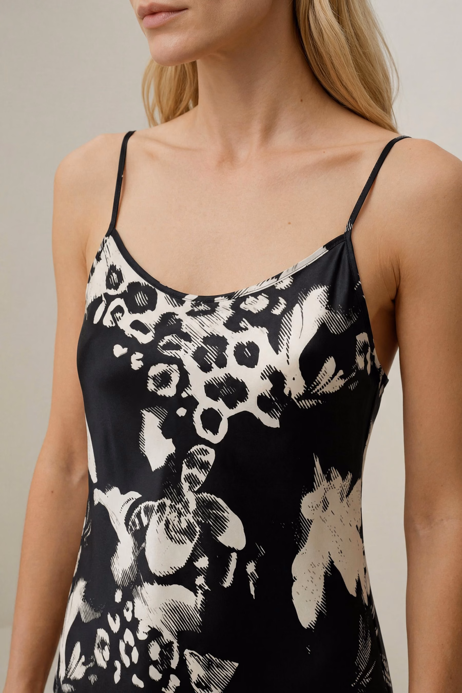 Robe de nuit en soie imprimée féminine courte