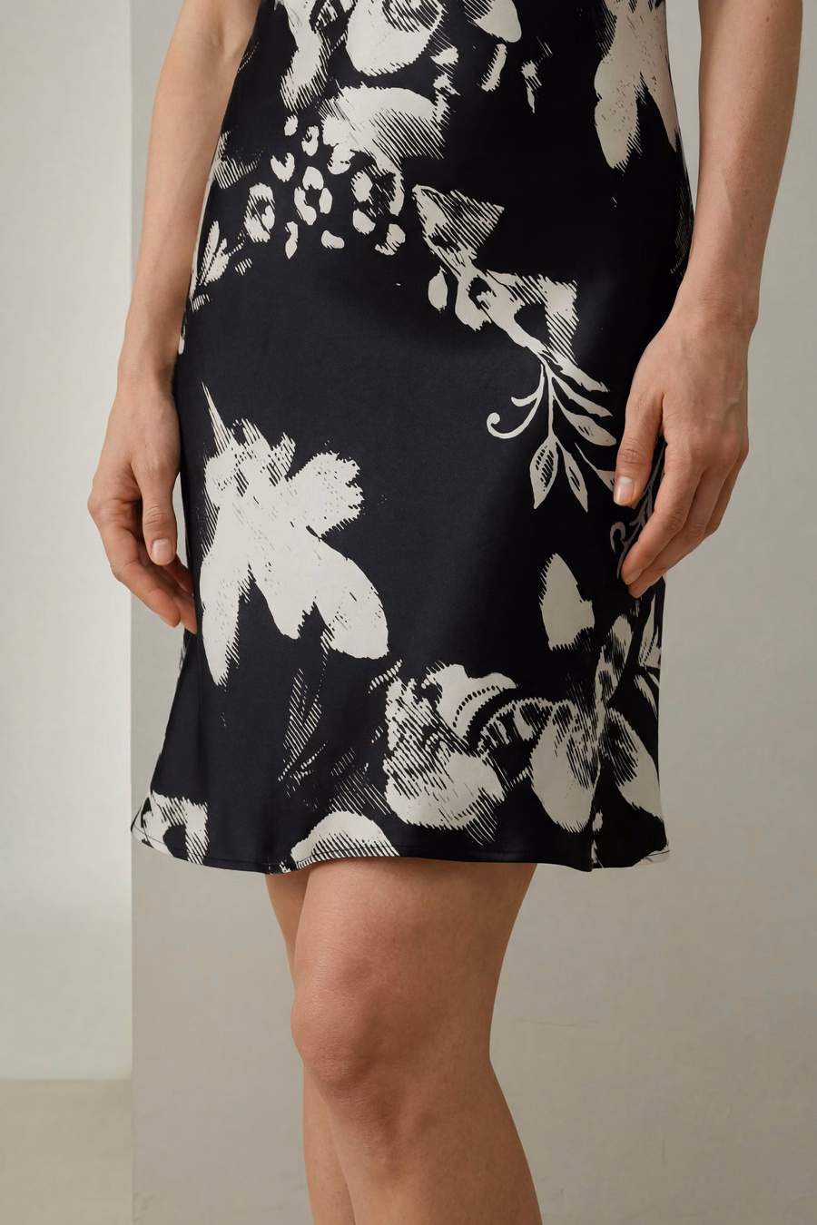 Robe de nuit en soie imprimée féminine courte