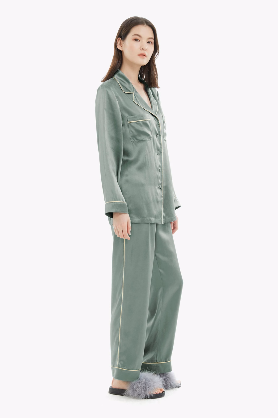 Ensemble de pyjamas en soie avec passepoil doré