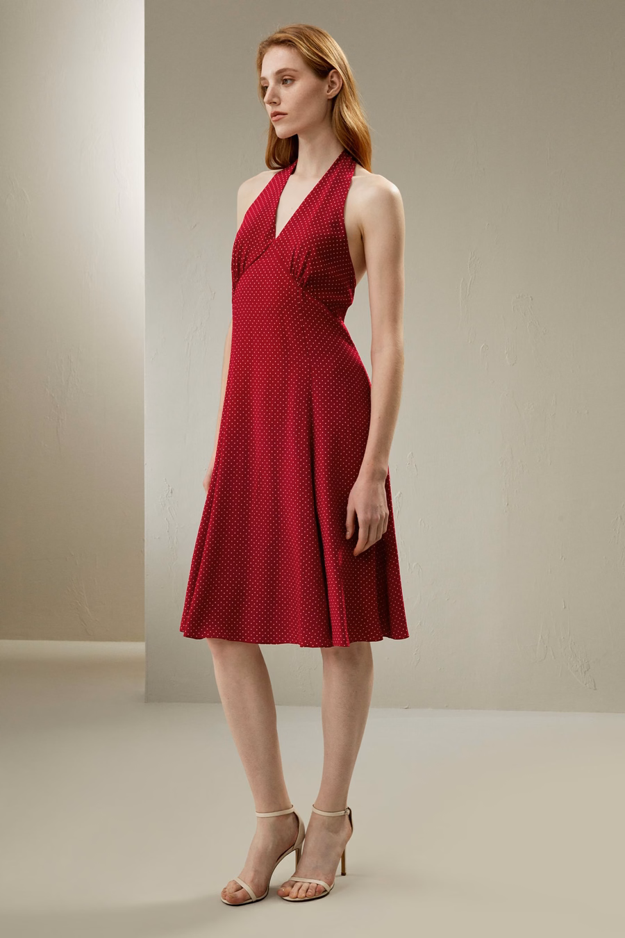 Robe en soie à col halter à pois