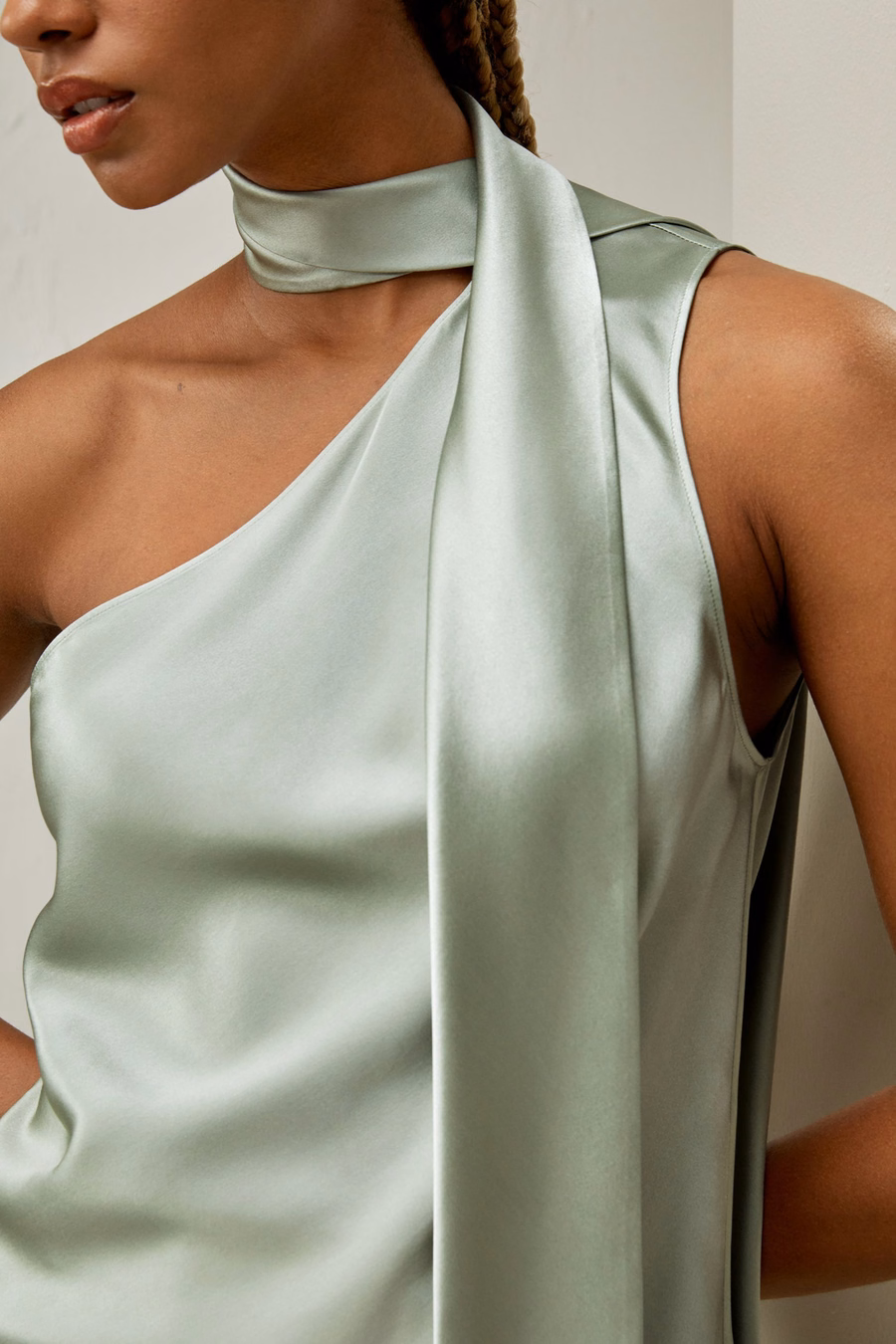 Top asymétrique avec écharpe à franges