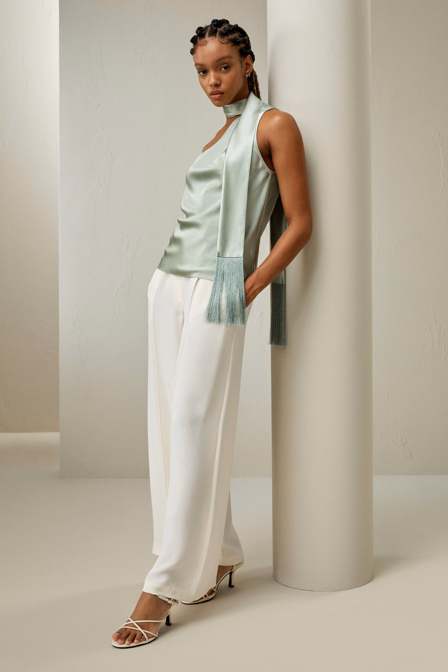 Top asymétrique avec écharpe à franges